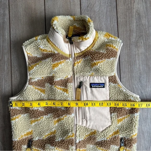 Women’s Patagonia Classic Retro-X Fleece Vest - Picture 7 of 10